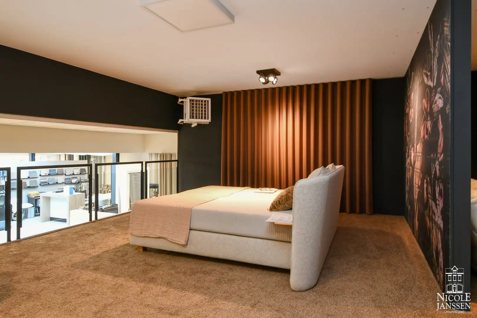 Ruim en luchtig handelspand van ca. 1050m² foto 17