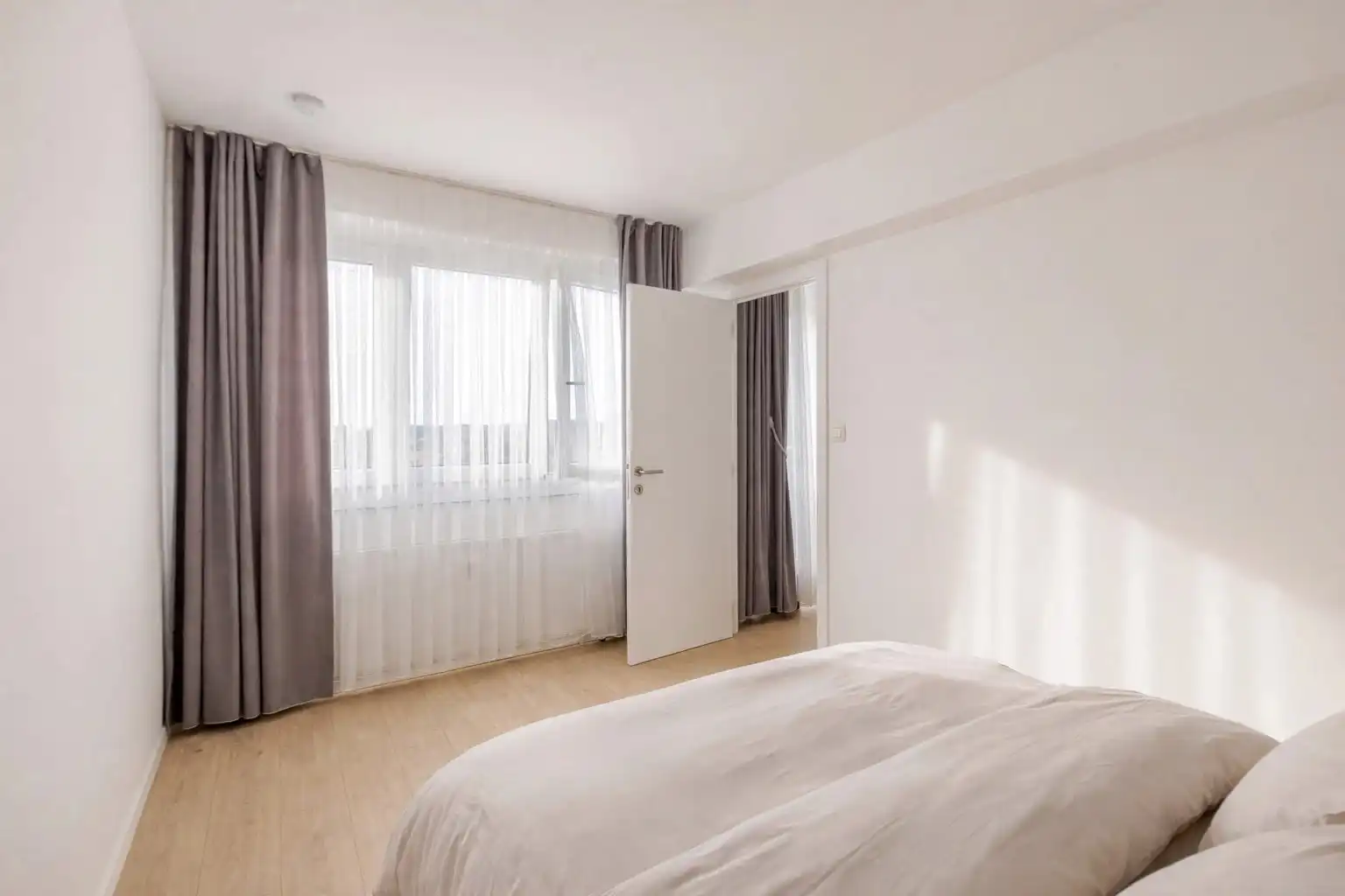 Lichtrijk gerenoveerd appartement op topligging foto 7