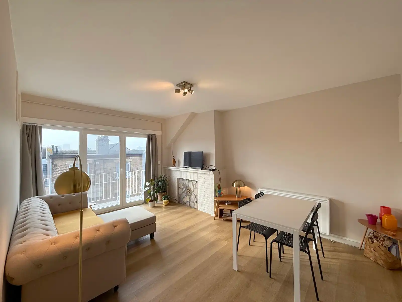 Zongericht en vernieuwd appartement met 2 slpks en terras foto 4