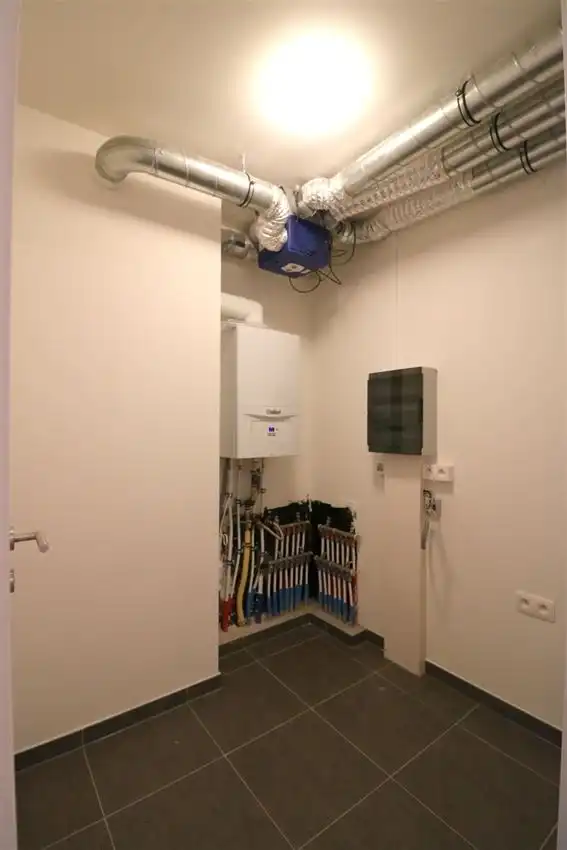 Gelijkvloers appartement met 2 slpk., terras en autostaanplaats foto 17