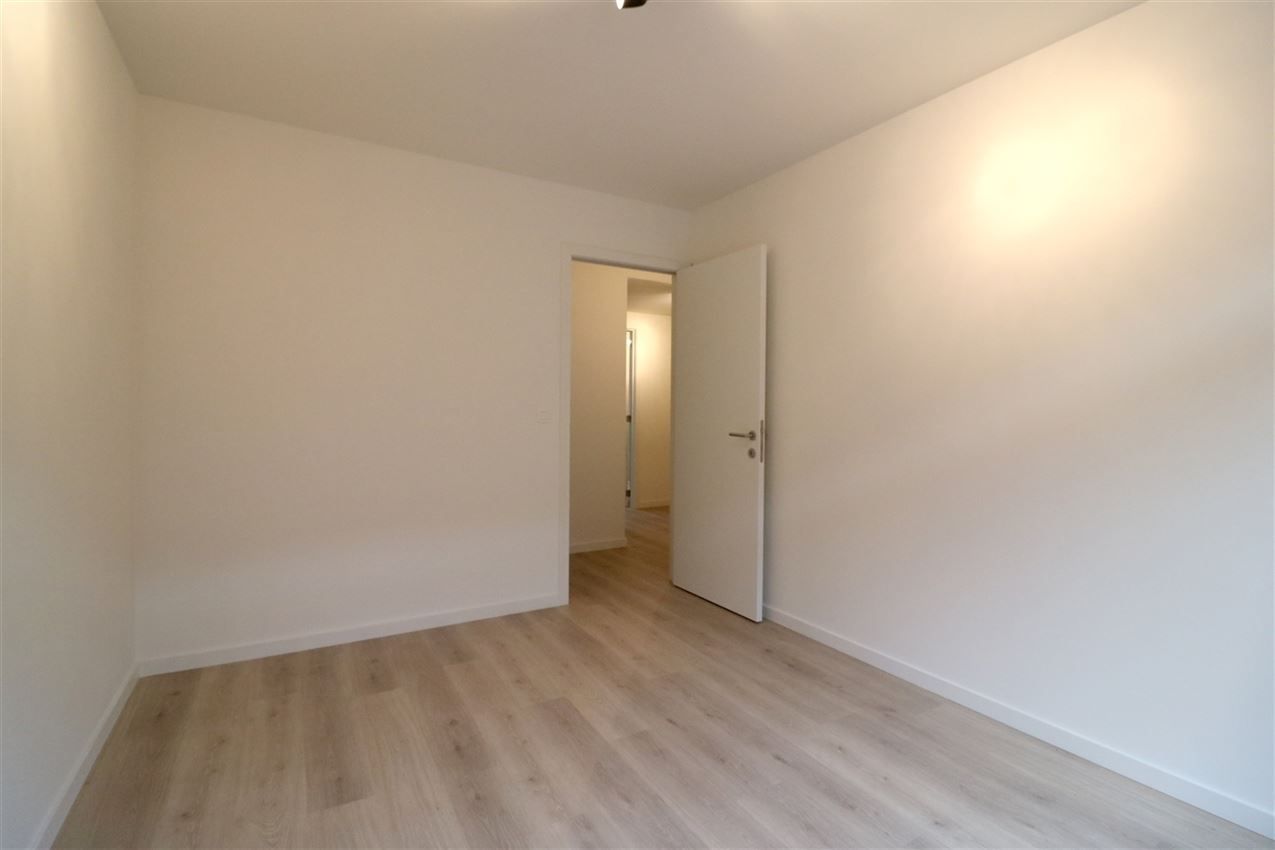 Gelijkvloers appartement met 2 slpk., terras en autostaanplaats foto 17