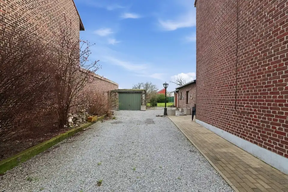 TE RENOVEREN GEZINSWONING OP EEN MOOI PERCEEL IN ZEPPEREN foto 4