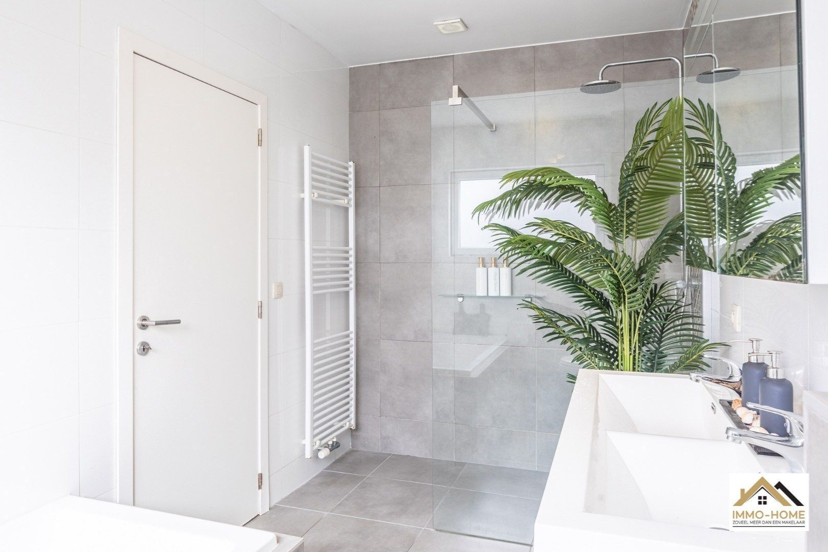 Gerenoveerde Gesloten bebouwing nabij centrum van Lokeren foto 12