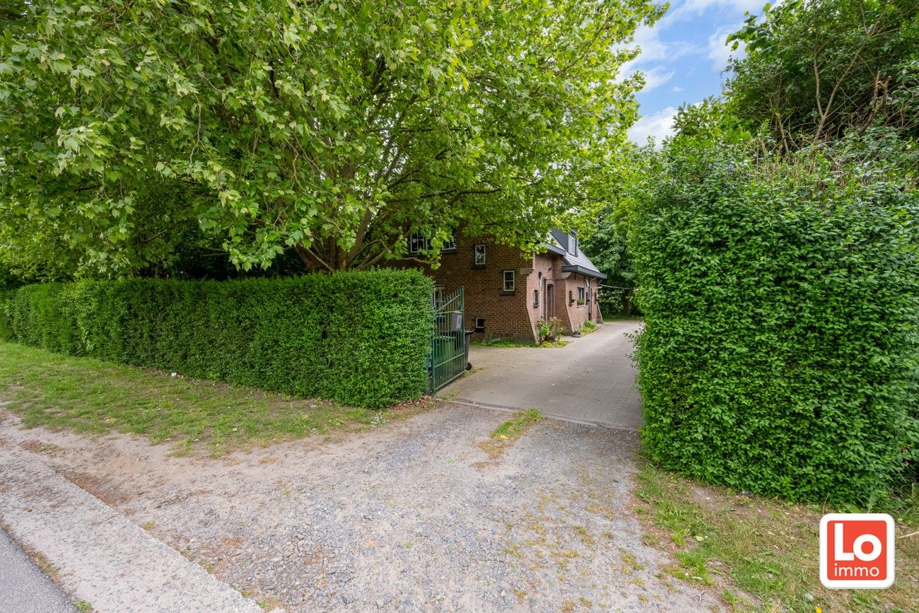 Charmante instapklare alleenstaande villa met afzonderlijke garage en grote ‘volwassen groene’ tuin vlakbij alle hoofdwegen in Oostakker. foto 2