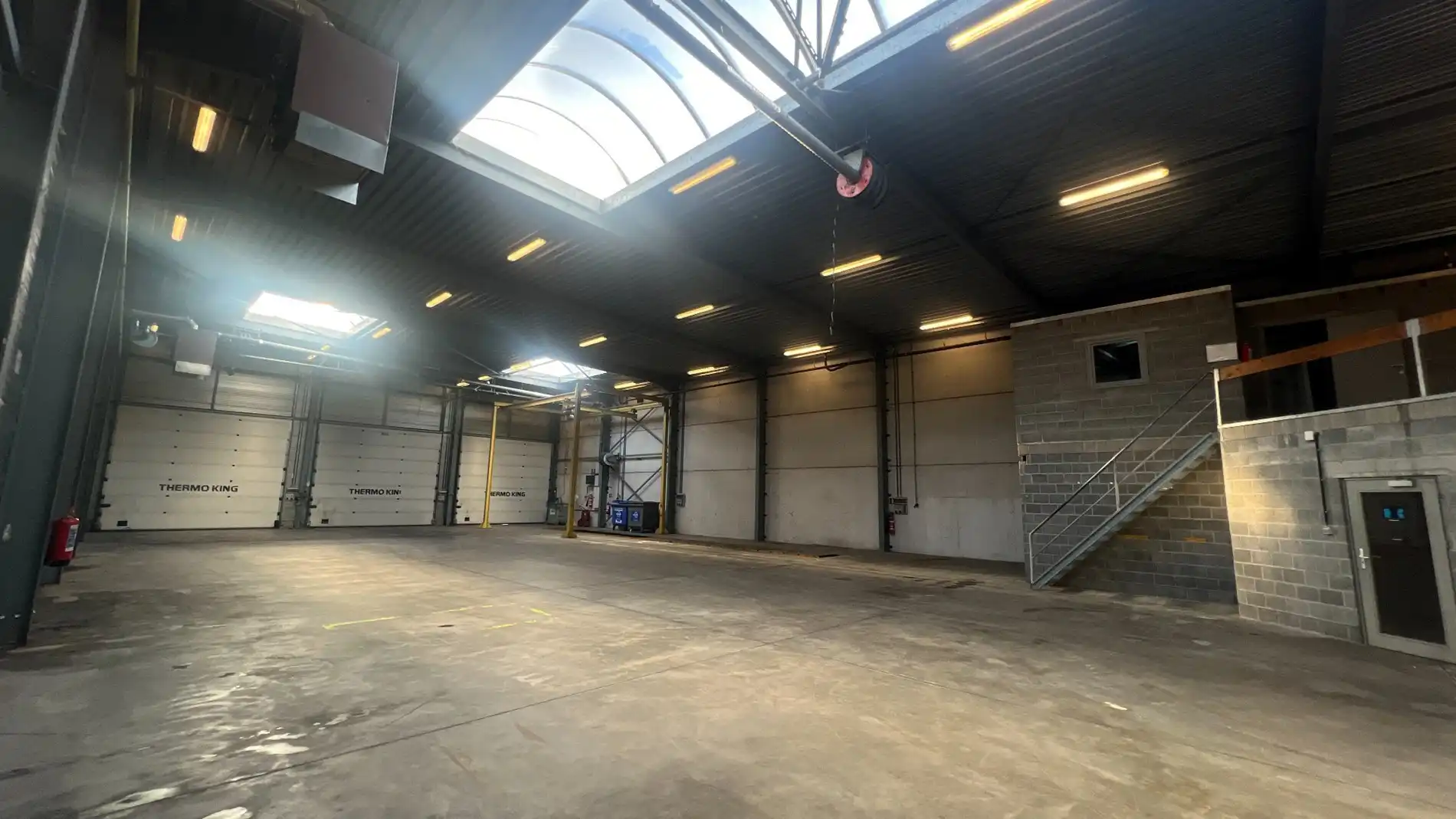 Magazijn te huur vlakbij R4 in Evergem foto 7
