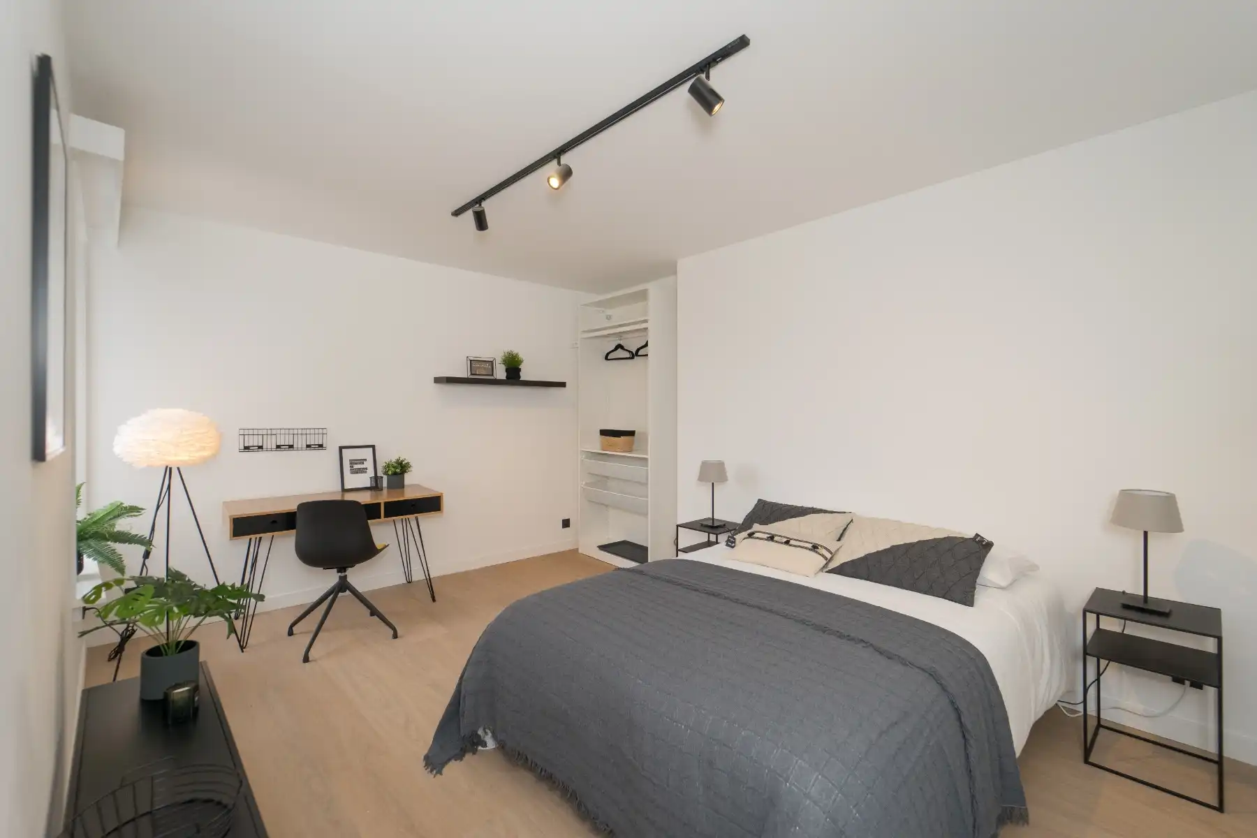 Gerenoveerde studio op zeer centrale ligging in hartje Gent foto {{pictureIndex}}