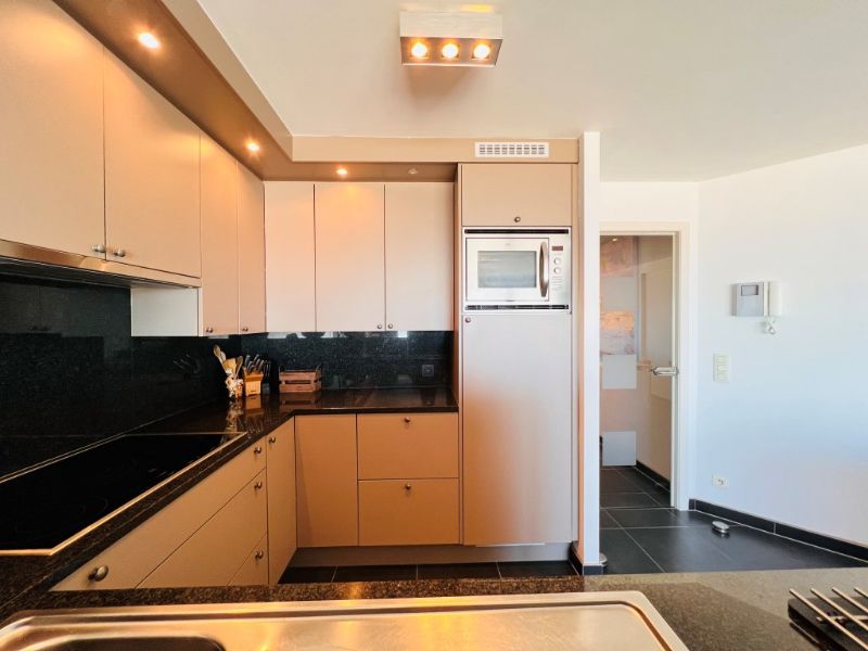 Luxueus appartement met 3 kamers en frontaal zeezicht foto 8