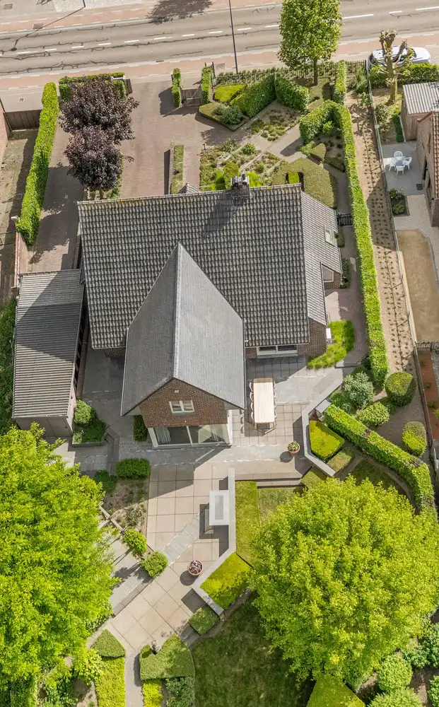 Uitzonderlijk mooie villa op 2.114 M2 in Kinrooi. foto 3
