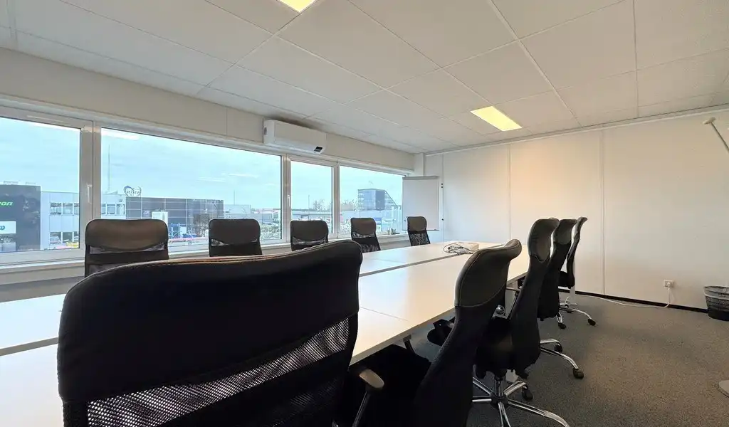 Instapklaar kantoor te huur nabij E313/E34 te Wommelgem foto 15