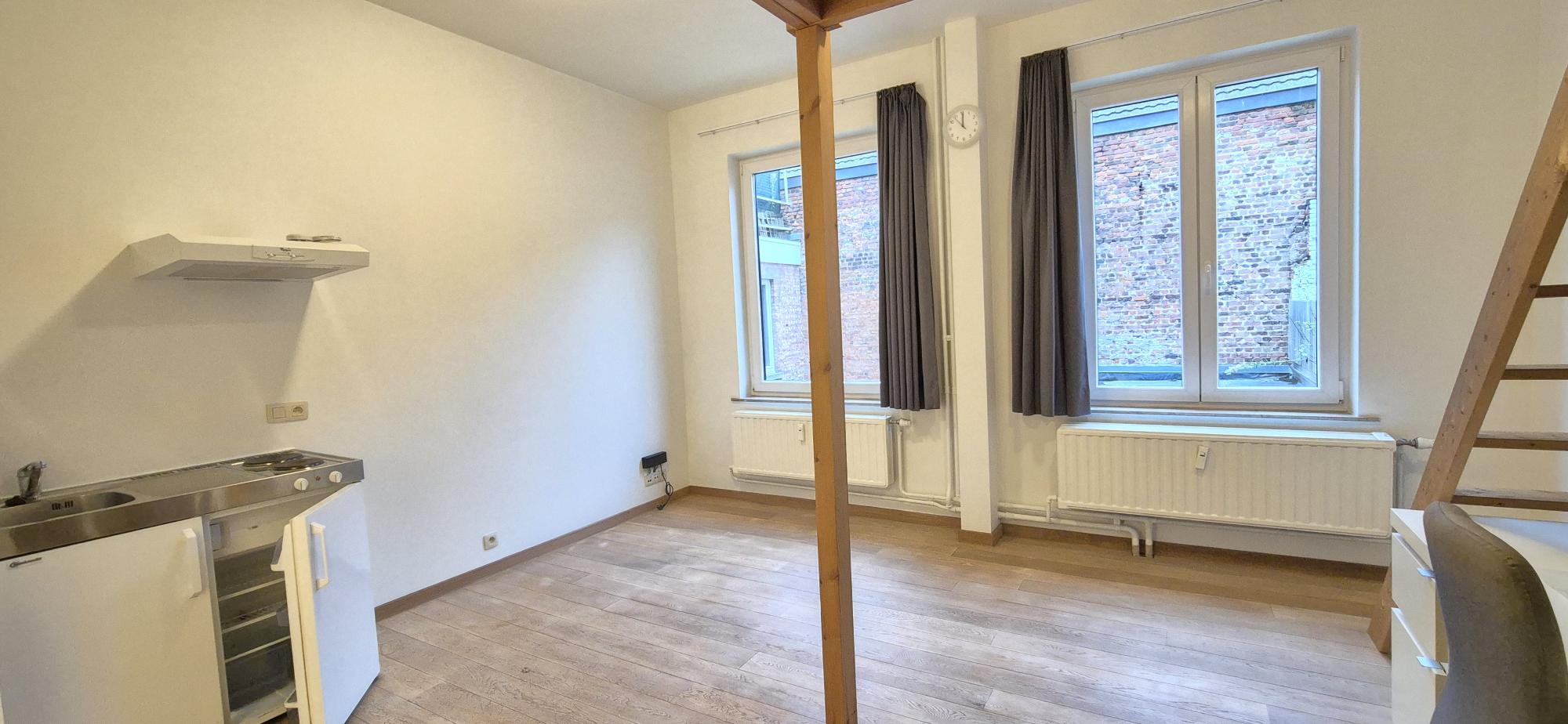 Te Huur: Authentieke en Lichtrijke Studio in het Hart van Leuven foto 3