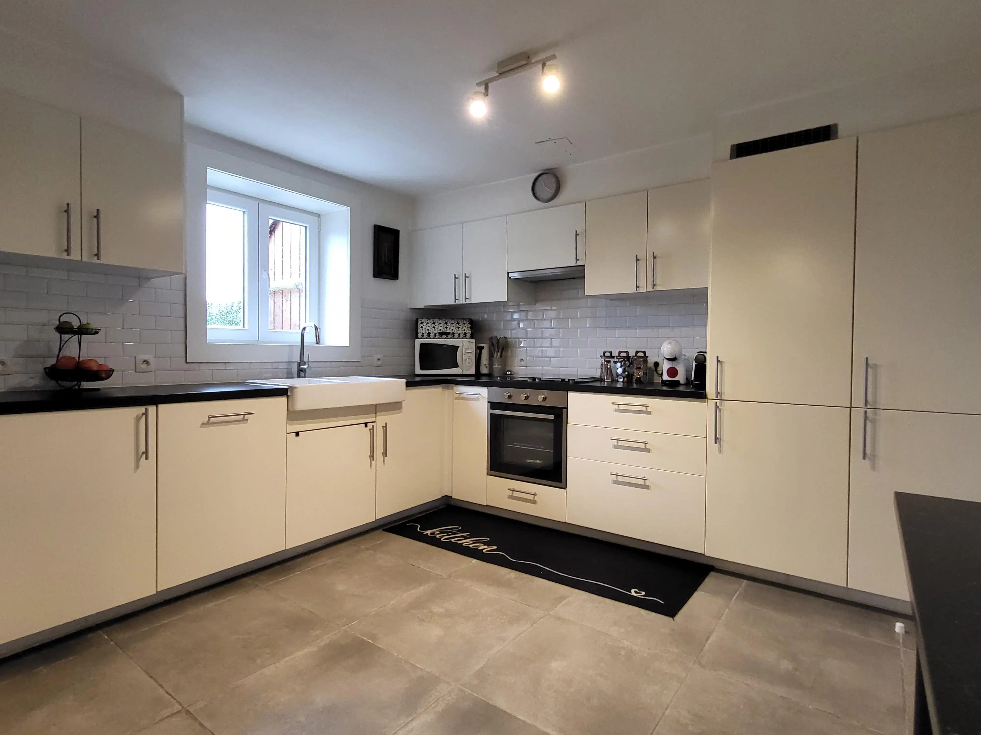 In het landelijke Roborst, een deelgemeente van Zwalm in de prachtige Vlaamse Ardennen, bevindt zich deze ruime en volledig gerenoveerde woning op een perceel van 1.143 m².  foto 14