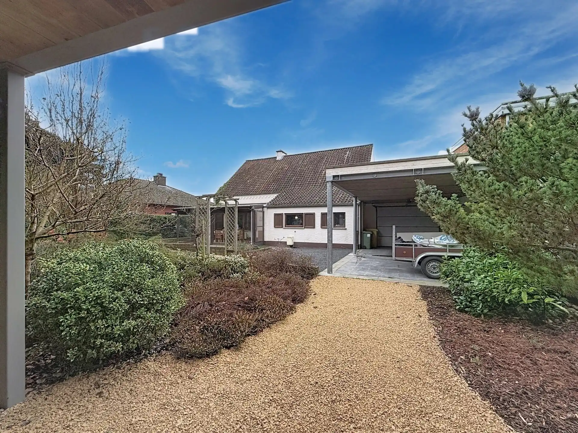 Op te frissen woning met 4 slaapkamers op een groot perceel. foto 48