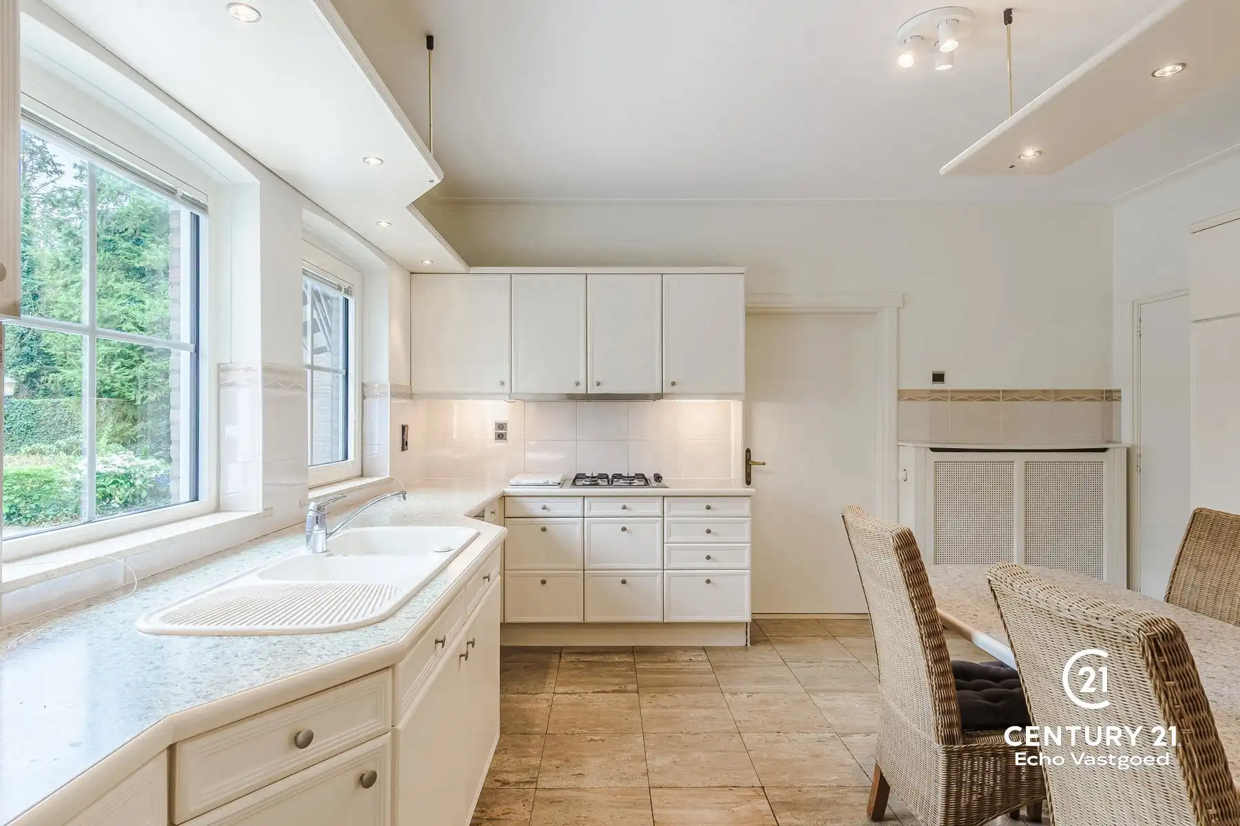 Ruime villa met kantoor, binnenzwembad, mooie tuin op 3172m² foto 15