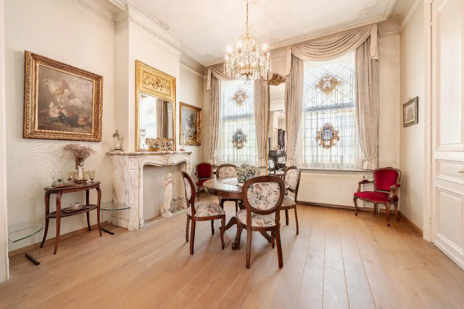 PRACHTIGE NEOCLASSICISTISCHE HERENWONING MET AUTHENTIEKE CHARME foto 6