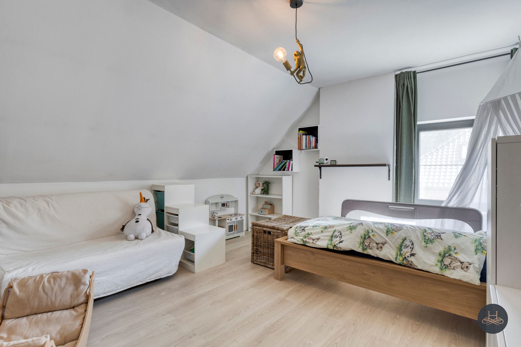 Volledig gerenoveerde open woning met ruime, praktische tuin foto 22
