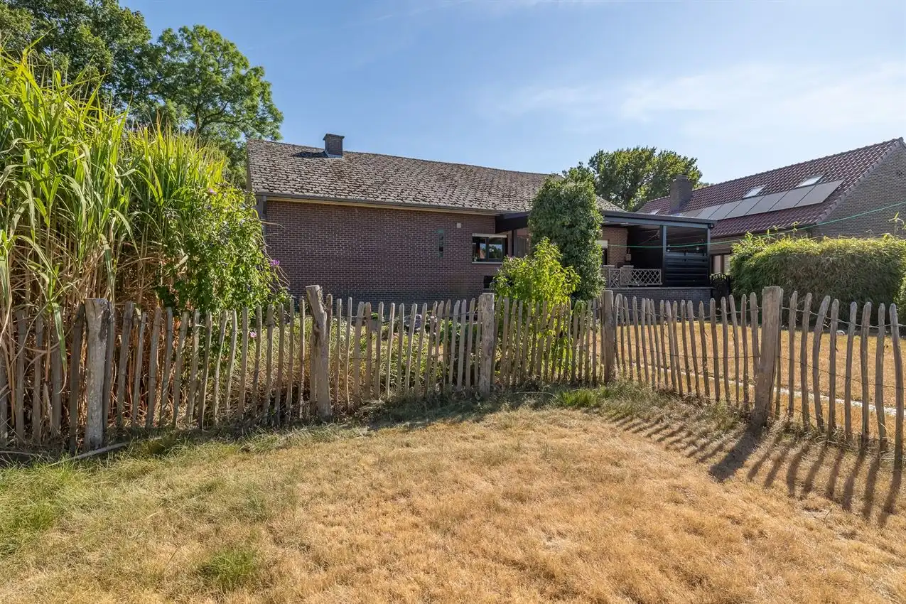 Vrijstaande gelijkvloerse woning, EPC D, 3 slpks op 9a42 met ruime kelder en inpandige garage foto 16