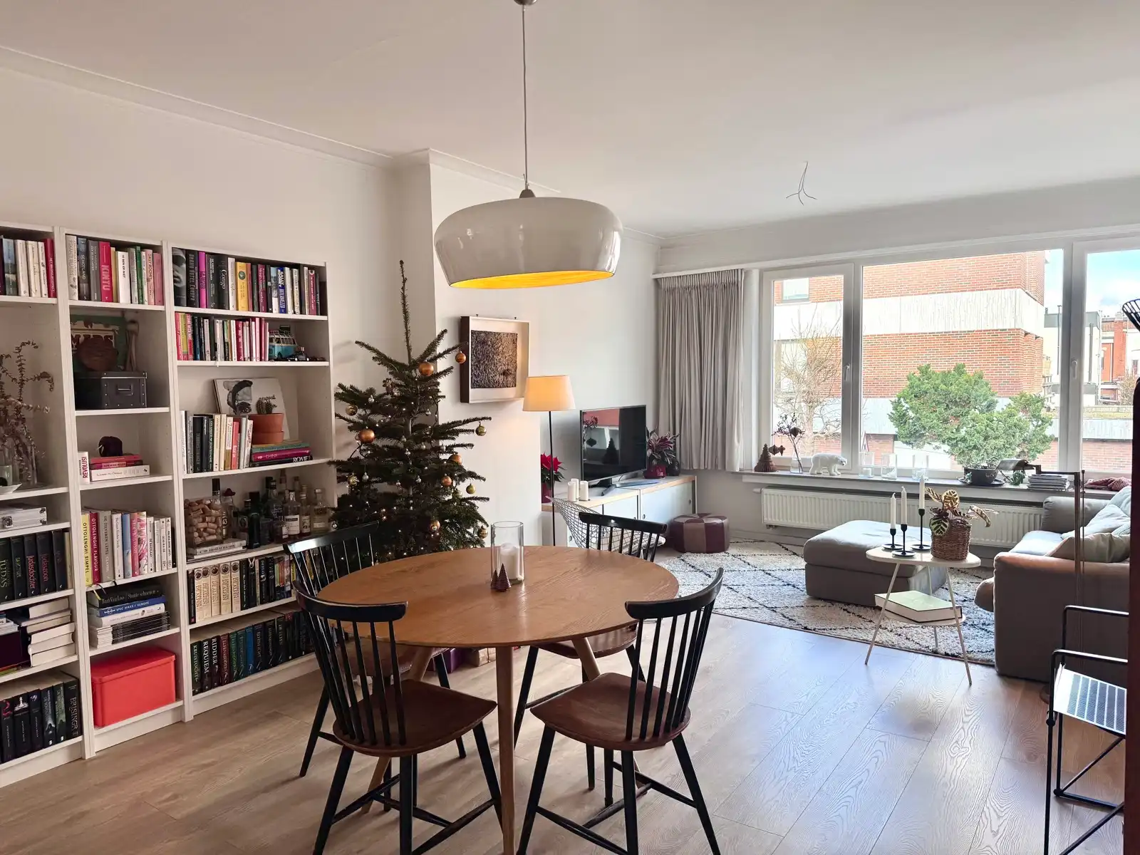 Licht 2 slpk. app. met garagebox op de eerste verdieping  foto 2