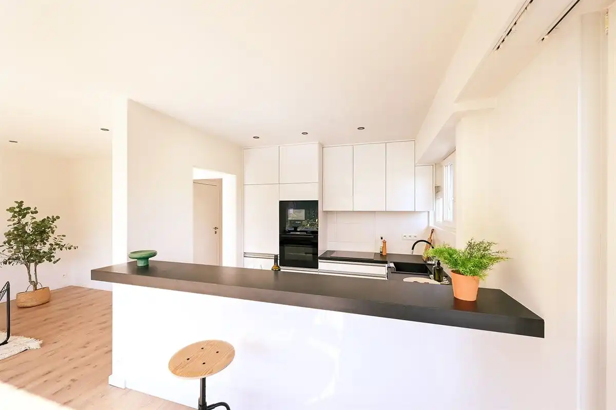 Lichtrijk hoekappartement in hartje Brasschaat foto 5