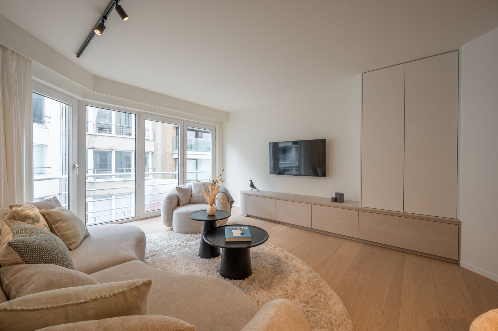 Luxueus gerenoveerd appartement met zijdelings zeezicht foto 8