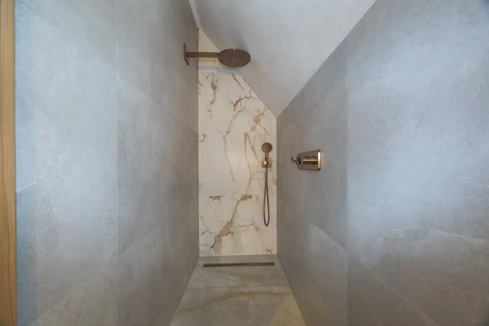 Exclusieve recente villa op uitzonderlijk ruim perceel in groene omgeving foto 16