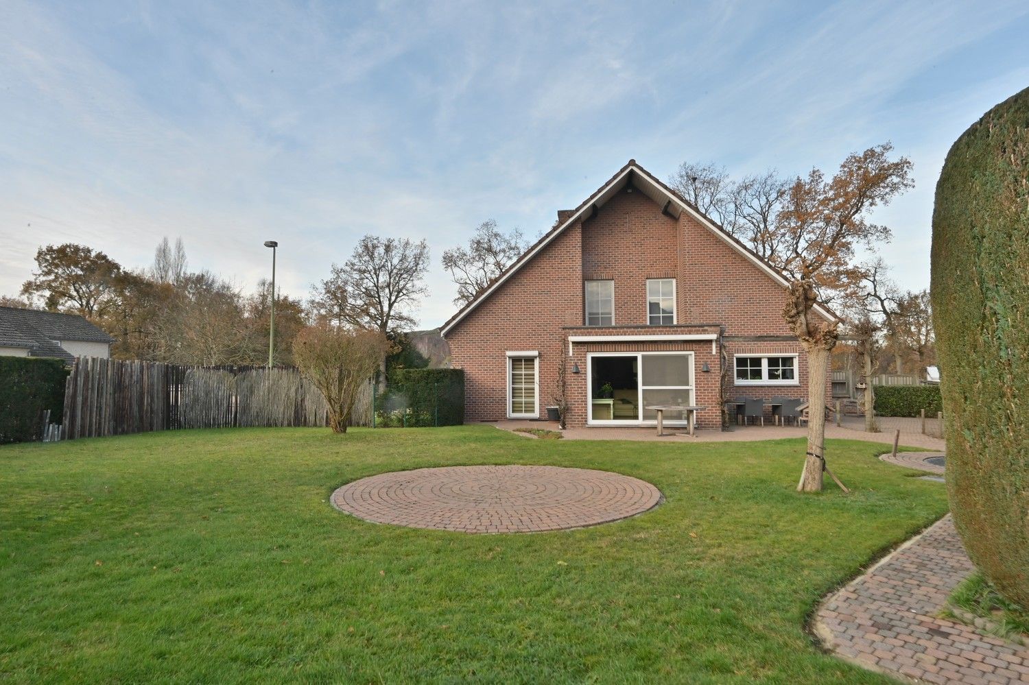 Riante woning met 5 slaapkamers (praktijkruimte), rustig gelegen nabij natuur foto 4