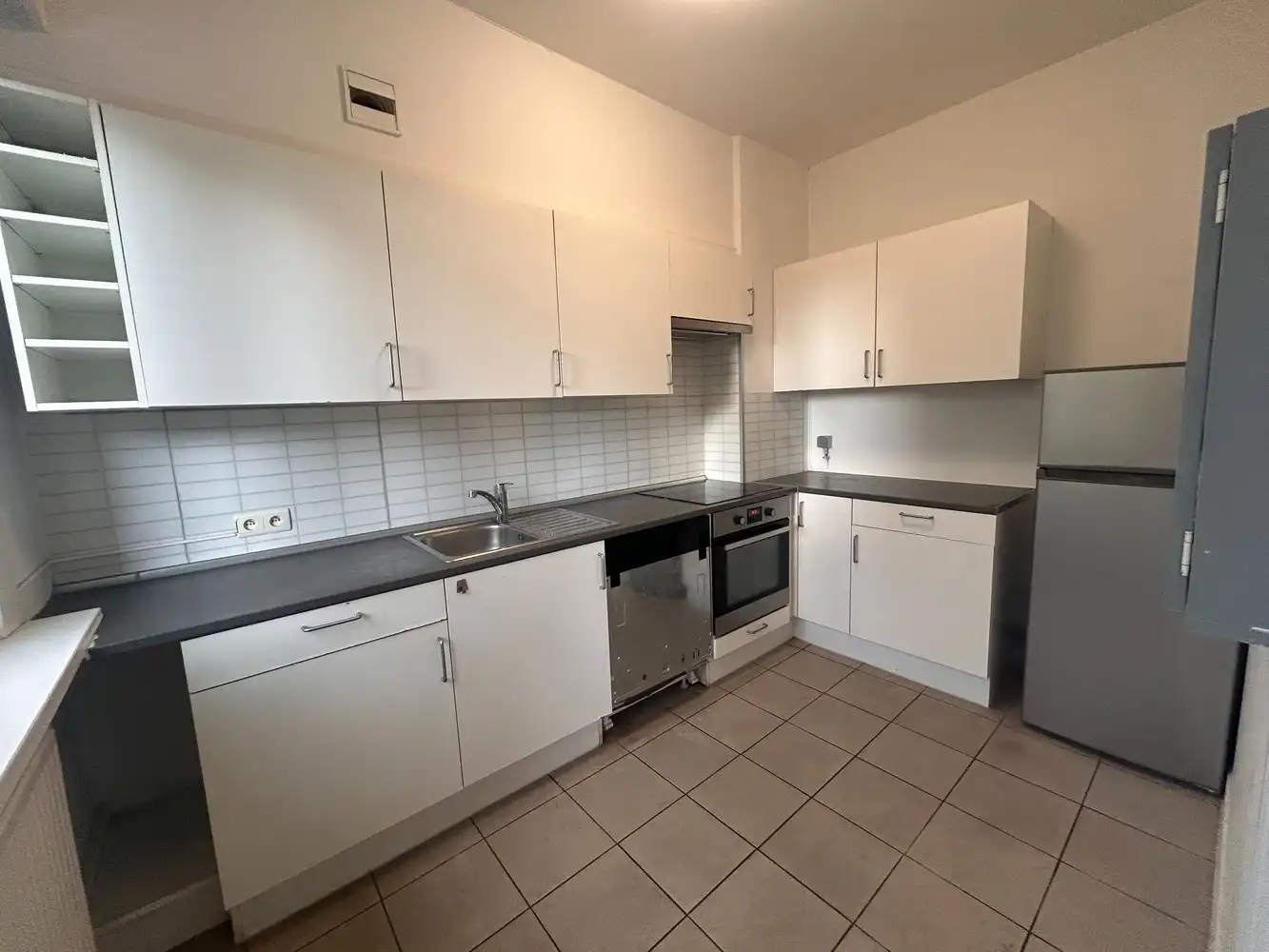 Lichtrijk appartement met 2 slaapkamers en bureau vlakbij openbaar vervoer en invalswegen foto 7