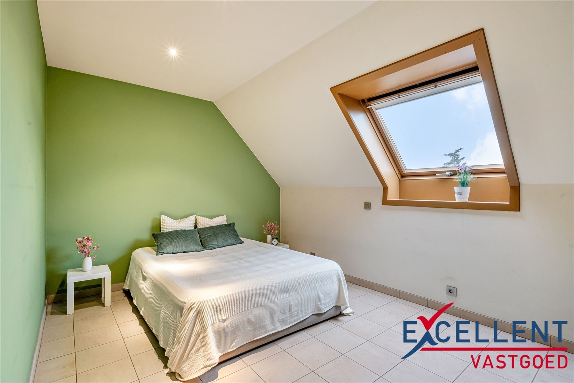 Lichtrijk appartement met staanplaats centrum Landegem foto 6