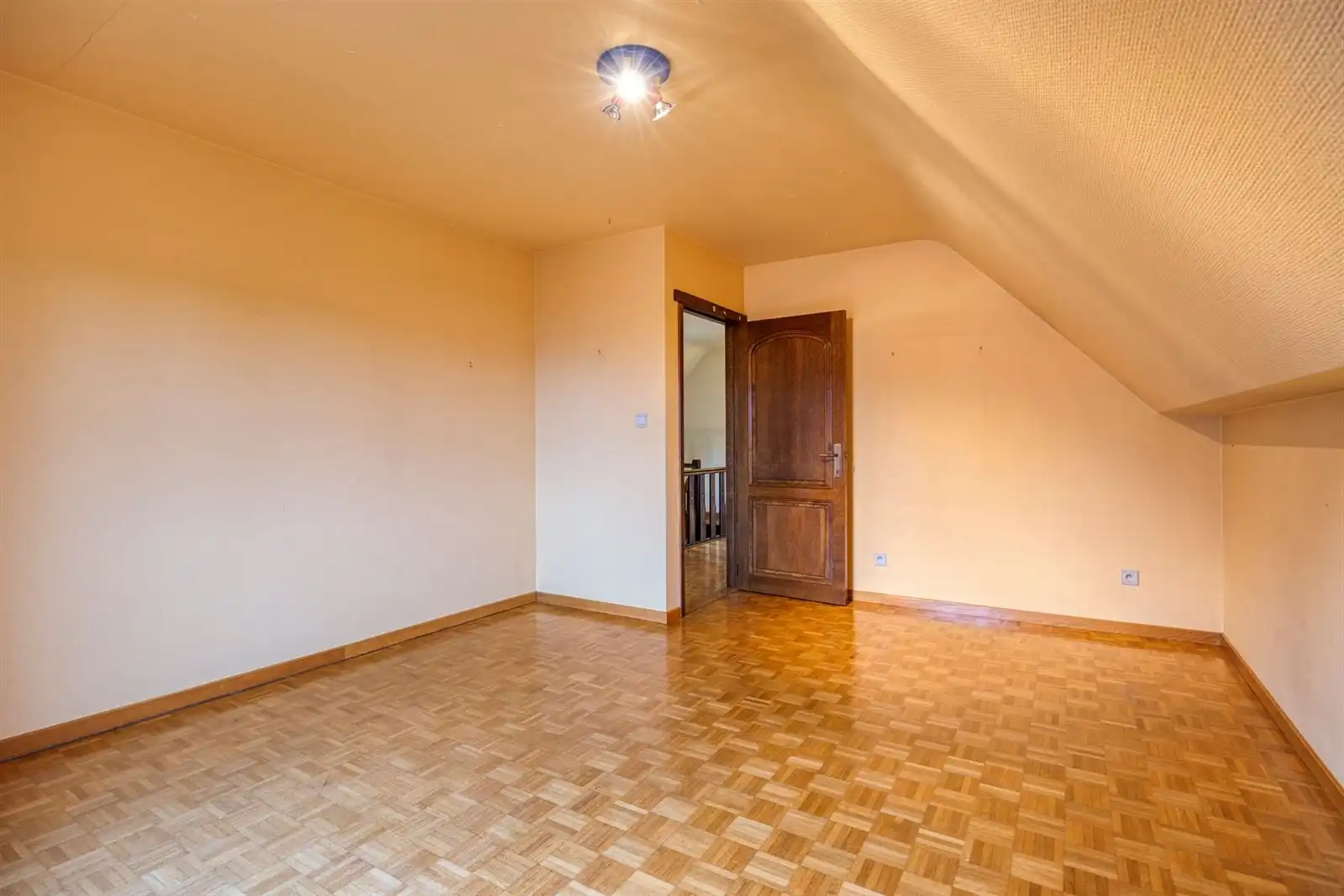 Riante open bebouwing in rustige straat foto 32