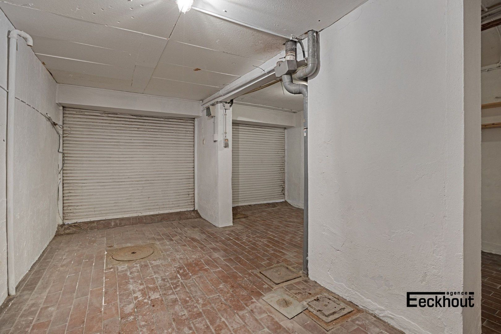 Uniek en ruim (351 m²) herenhuis met garages op topligging te Oostende ! foto 27