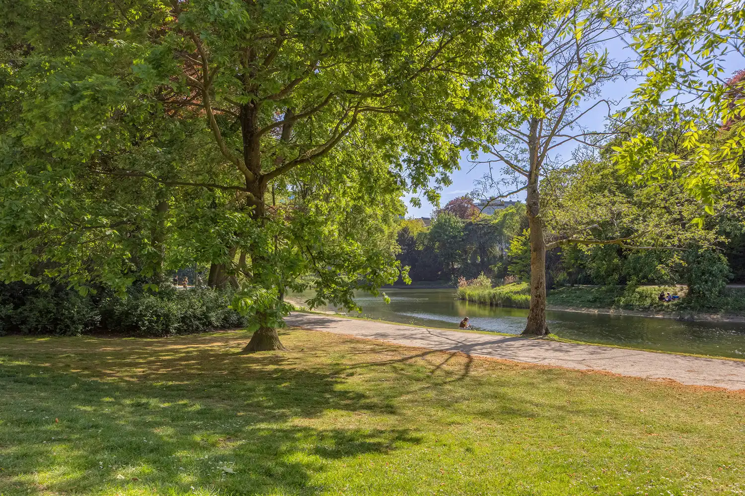 Ruim en instapklaar 2-slaapkamer appartement op toplocatie aan het Stadspark met terras, EPC B! foto 3