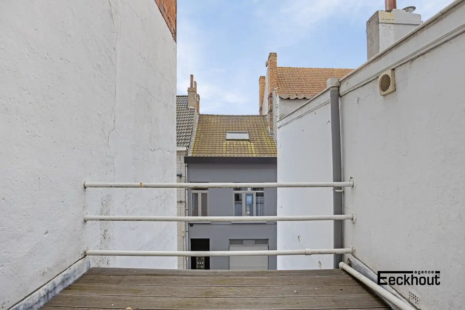 Uniek en ruim (351 m²) herenhuis met garages op topligging te Oostende ! foto 20