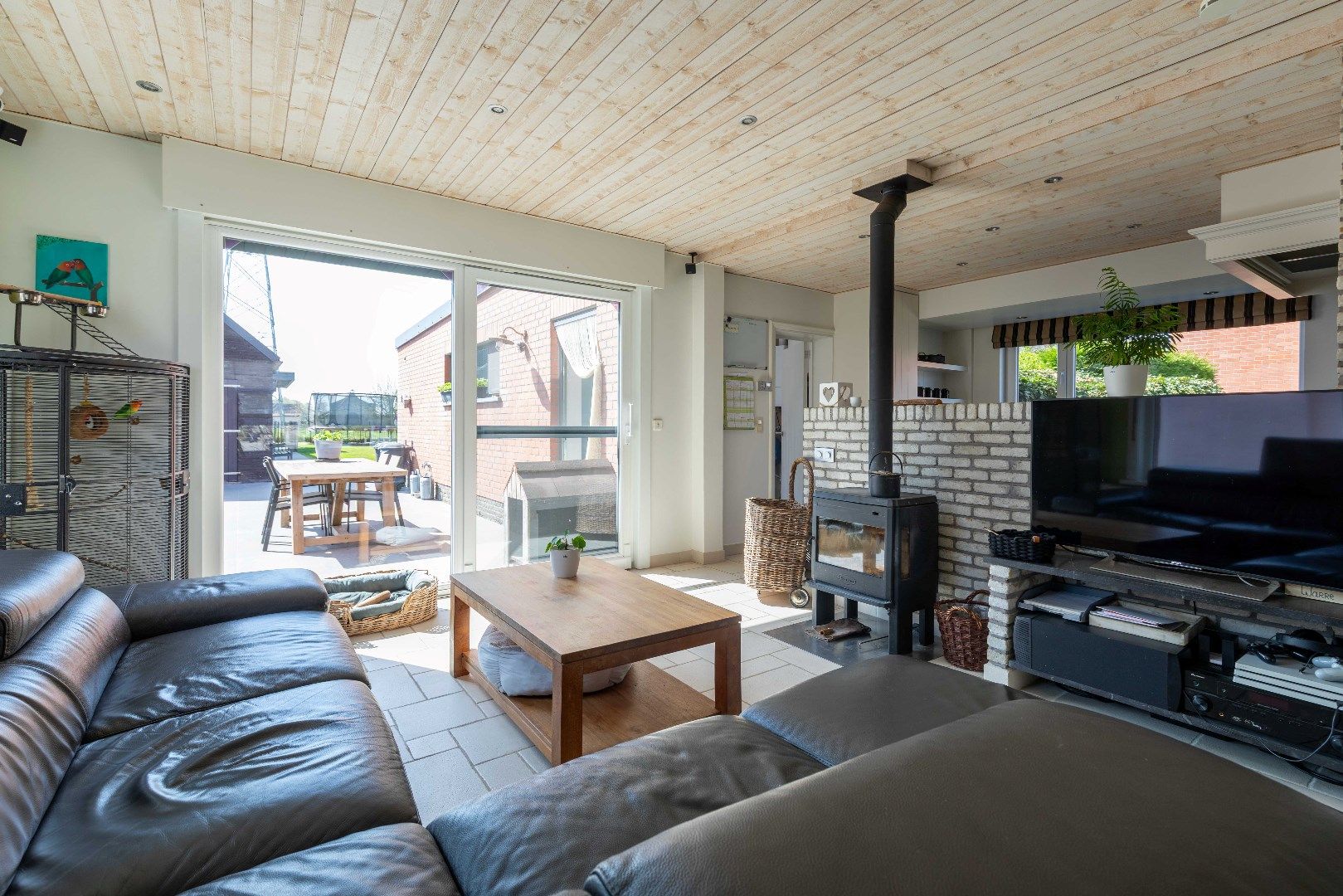 Vernieuwde energiezuinige alleenstaande woning met bijgebouwen  foto 5