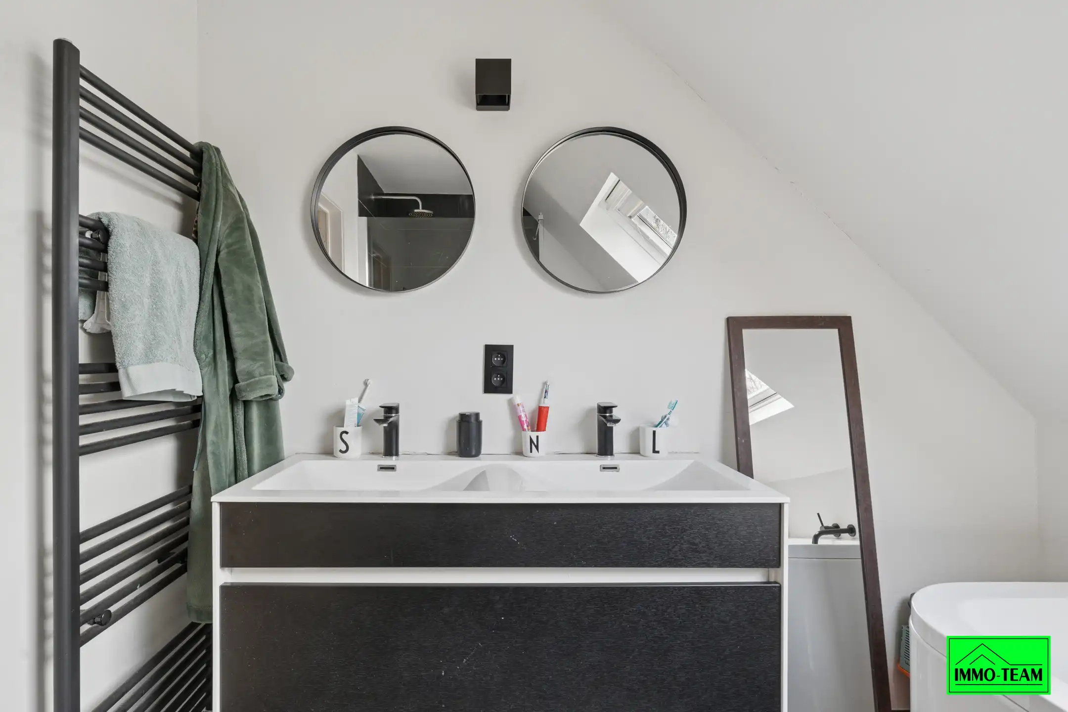 Instapklare 3‑gevelwoning in een rustige, residentiële wijk foto 13