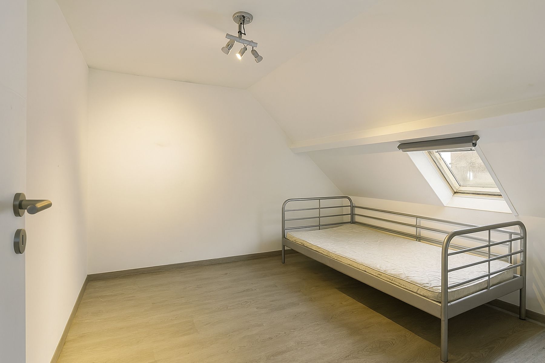 Instapklare woning op toplocatie te Sint-Andries! foto 11
