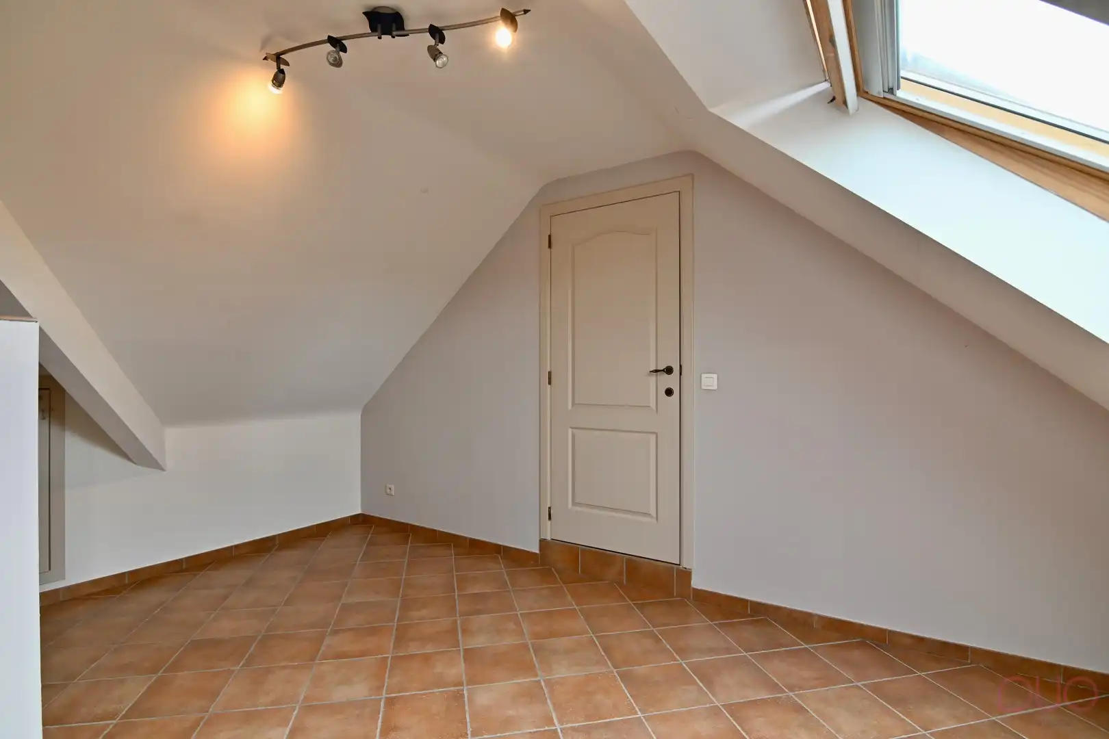 Instapklaar duplex appartement met terras en garagebox op toplocatie in Sint-Truiden foto 20