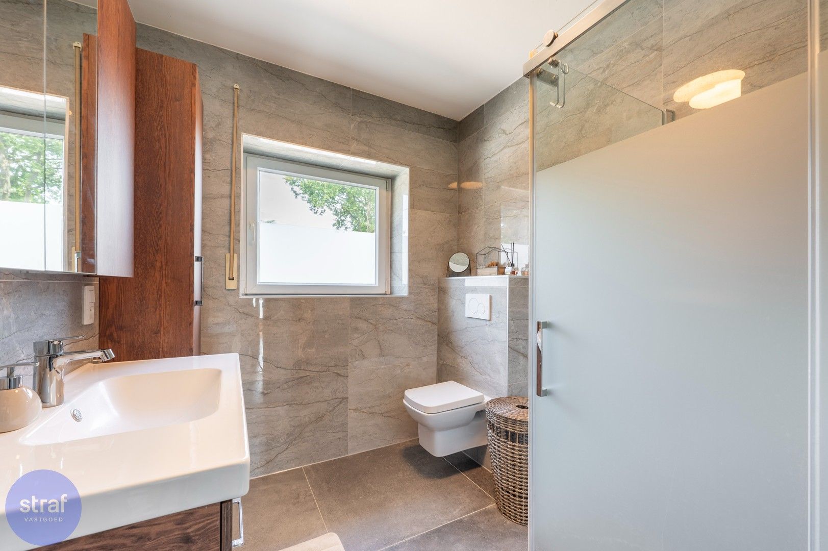 Enorme rijwoning met 6 slaapkamers én een zwembad foto 17