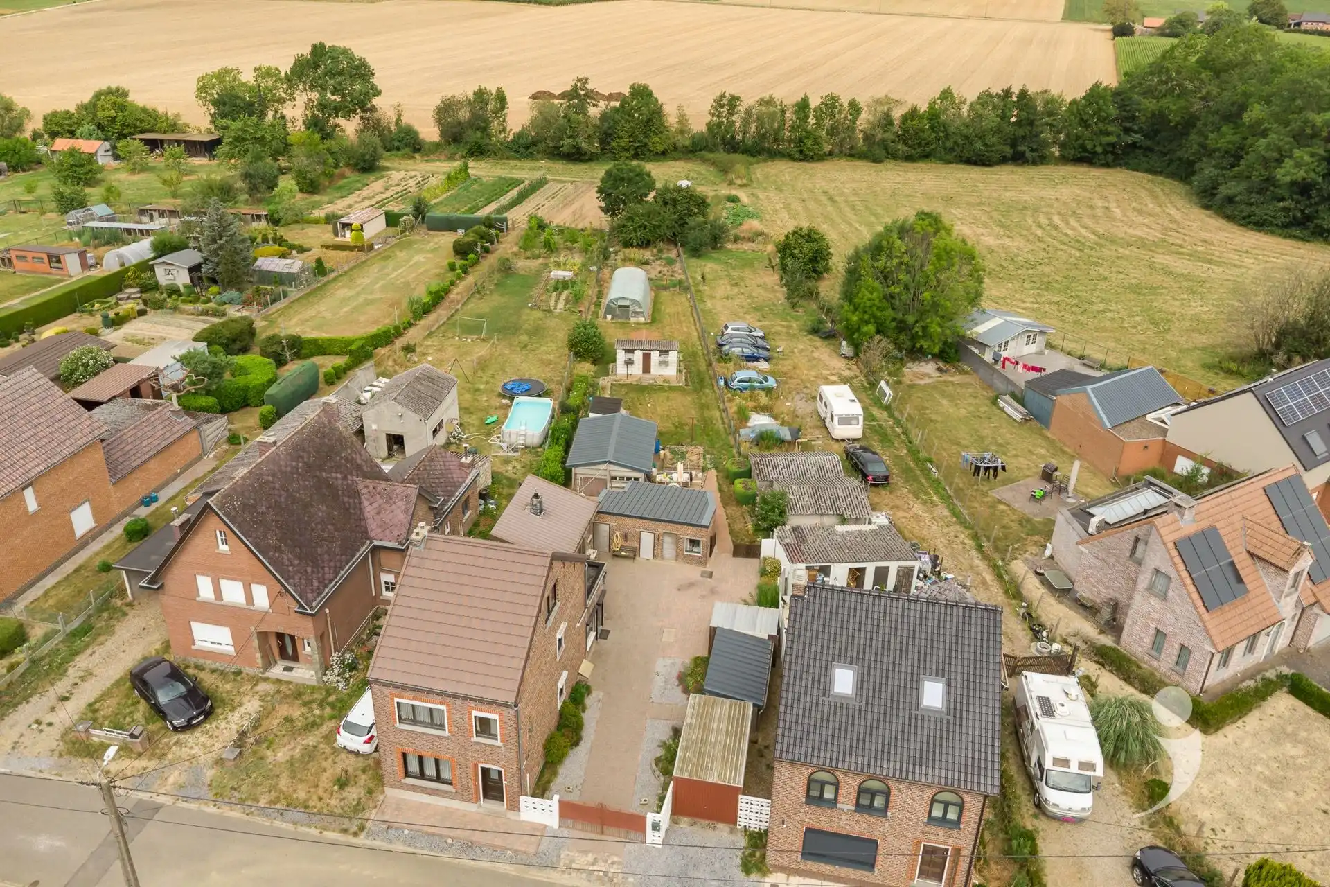 Te renoveren woning met vier slaapkamers!  foto 40