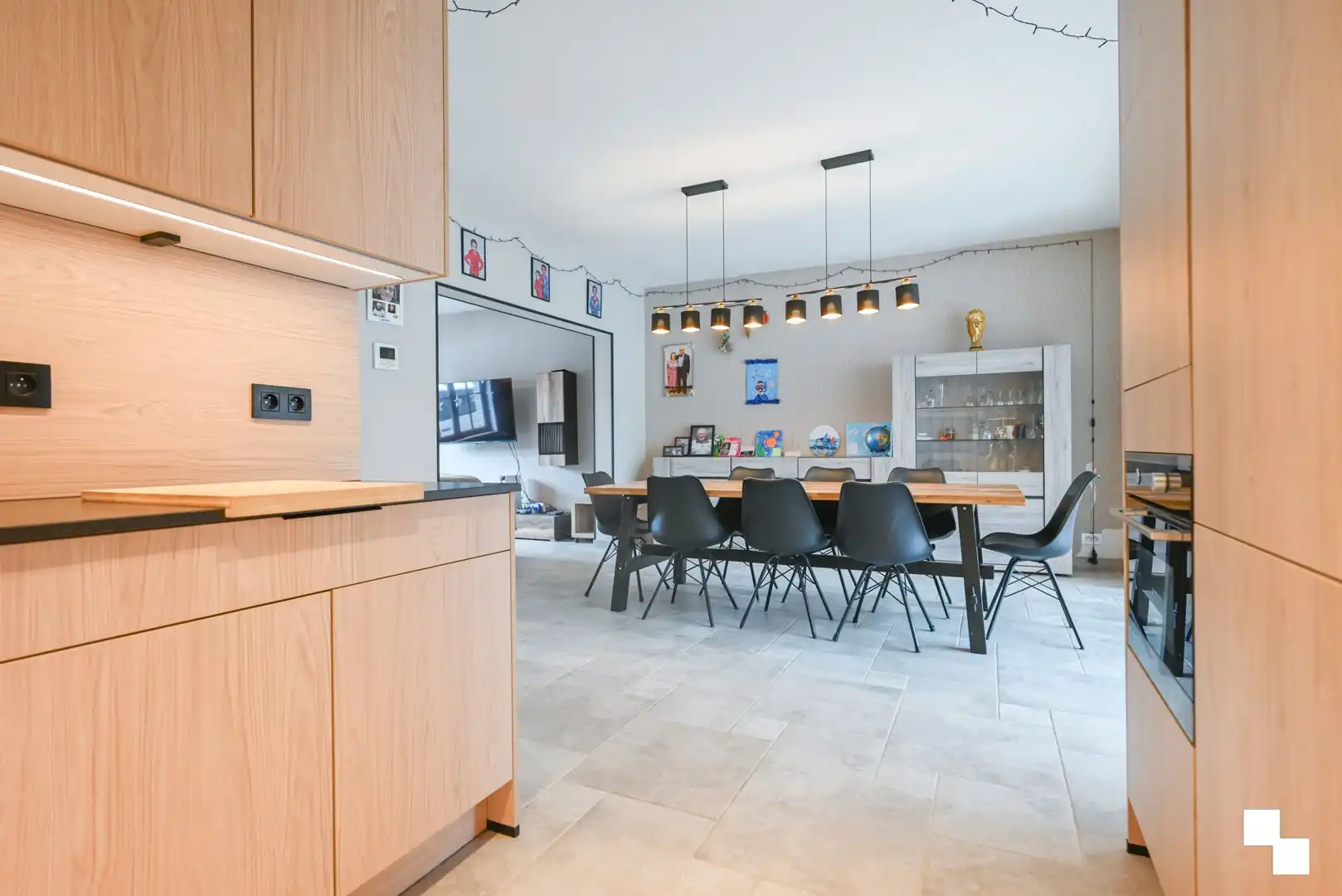 Energiezuinige, gerenoveerde gezinswoning met inpandige garage foto 8