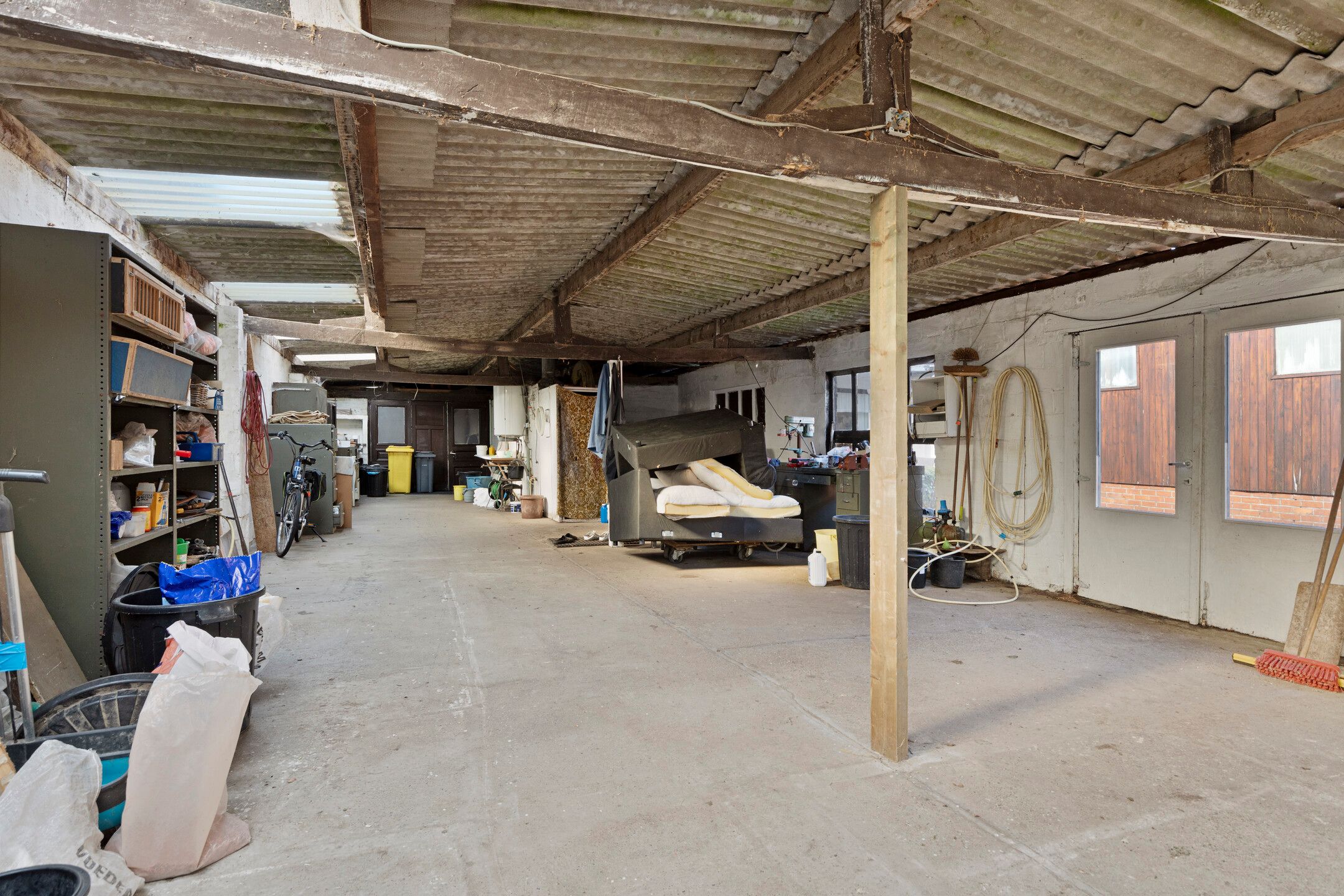 Te renoveren woning met grote garage/werkplaats op 941m² foto 27