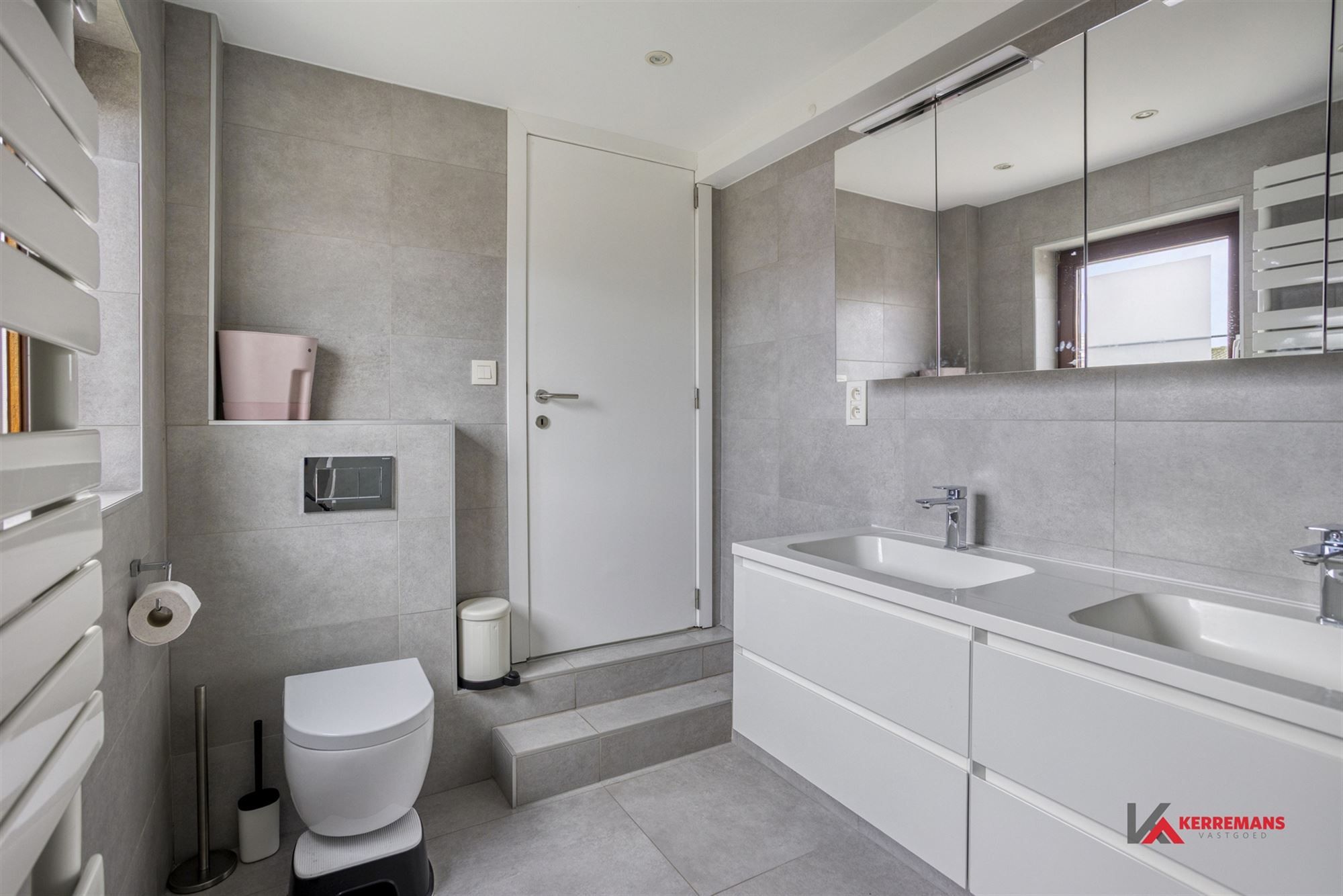 Instapklare woning met 4 slaapkamers , tuin en garage. foto 17