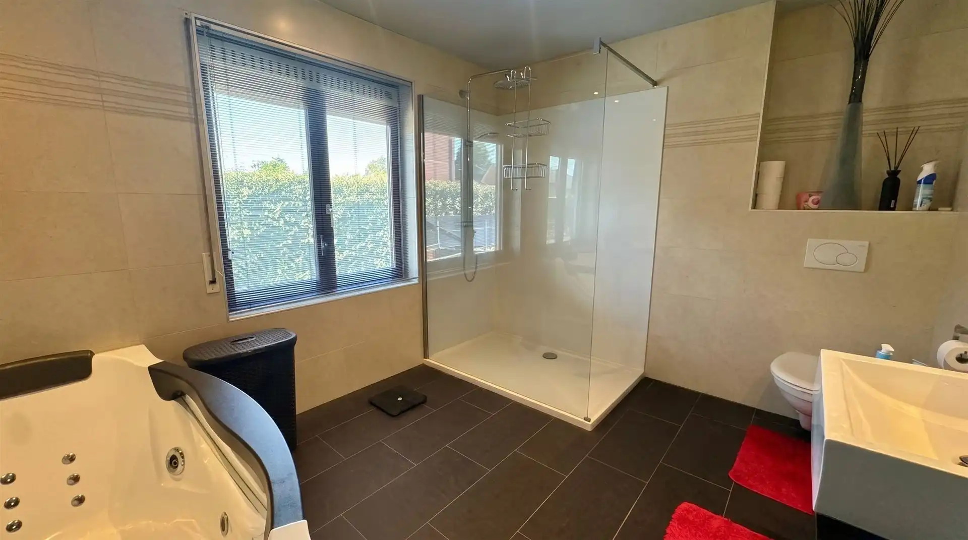 Vrijstaande gelijkvloerse woning op een perceel van 18a30ca. foto 18