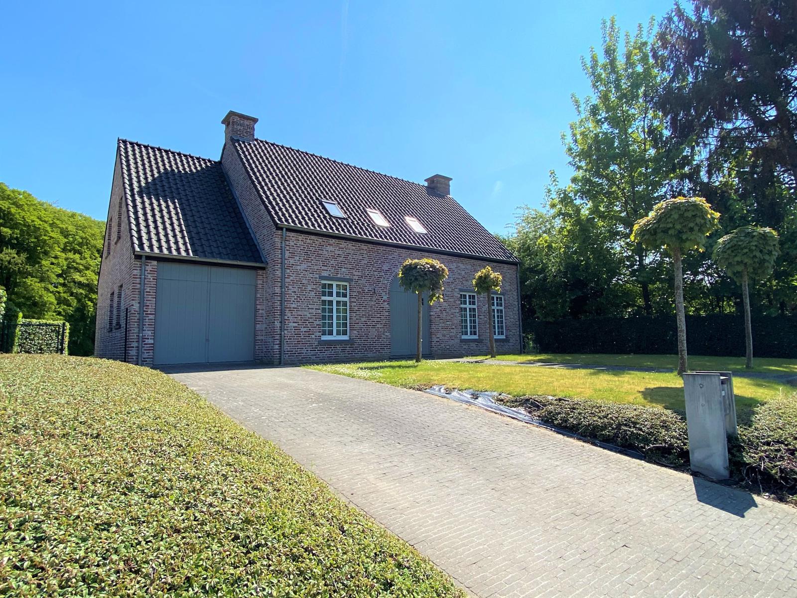 Prachtige villa met mooie tuin en 5 slaapkamers foto 3