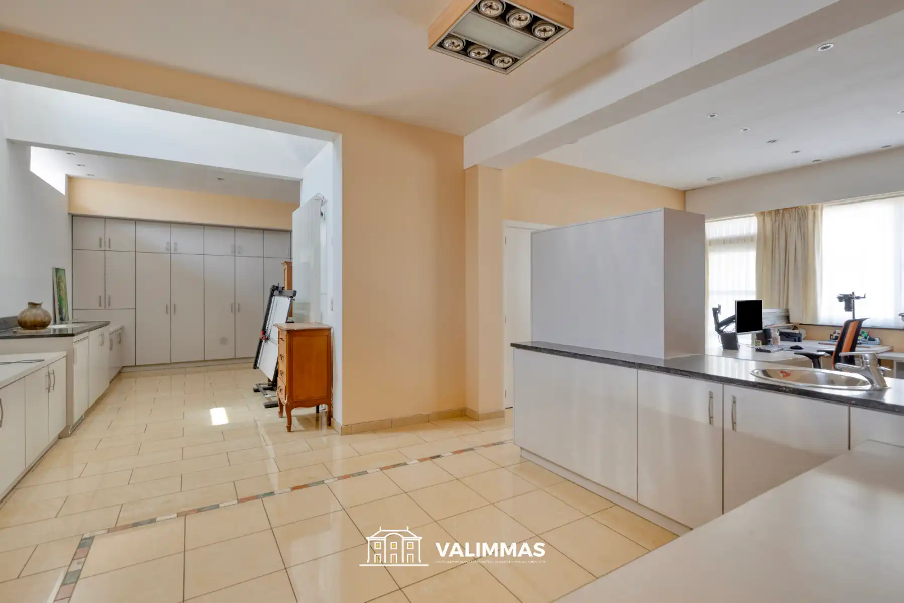 Zeer ruime woning met praktijkruimte, garage & tuin... foto 13