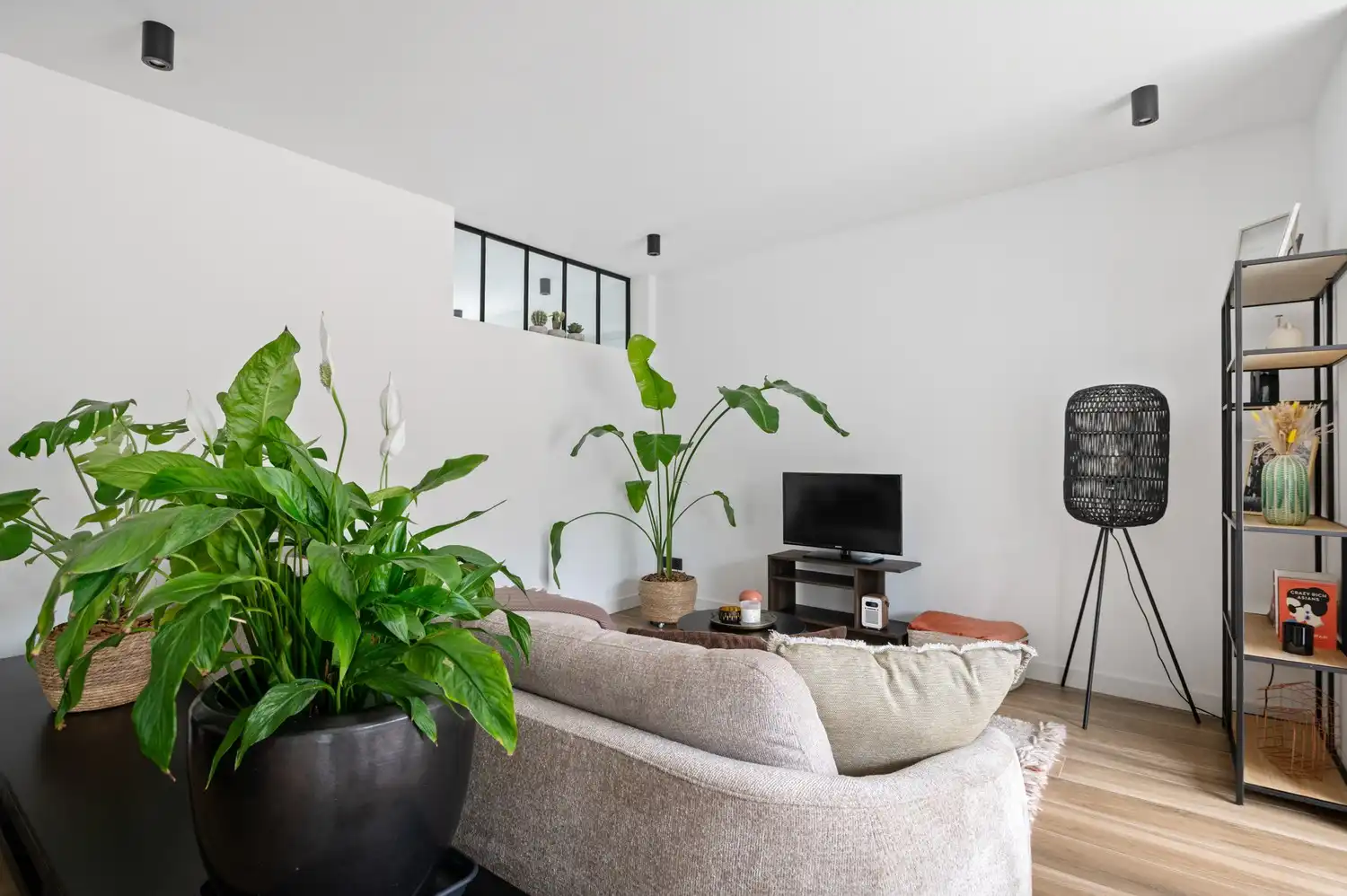 Prachtig gerenoveerd gelijkvloers appartement met zonnige tuin, grote oprit  en ruime garagebox foto 8
