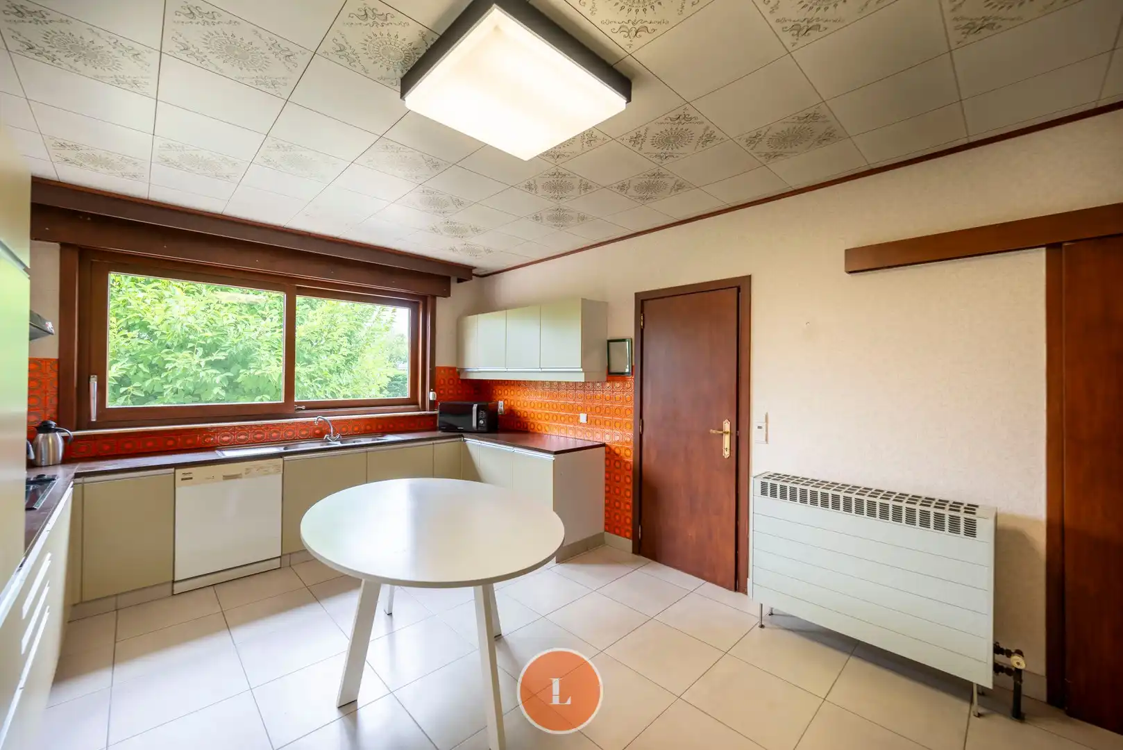 Alleenstaande statige bungalow met tuin en garage foto 7