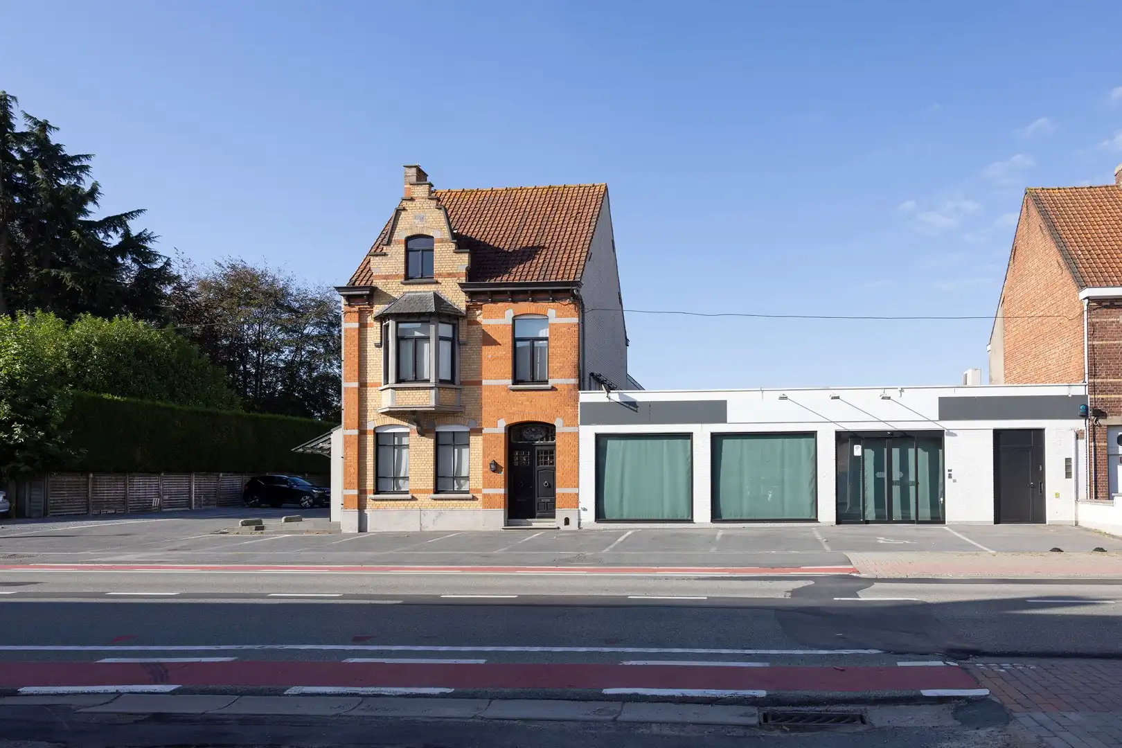 Handelspand, woning en Loods op commerciële ligging. foto {{pictureIndex}}