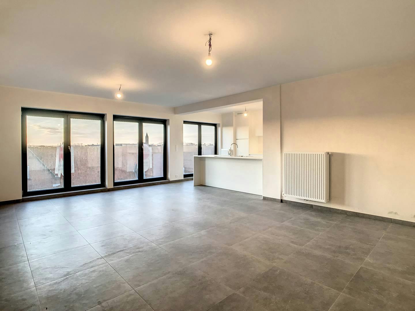 Gerenoveerd, energiezuinig appartement met 3 slaapkamers in Ieper  foto 4