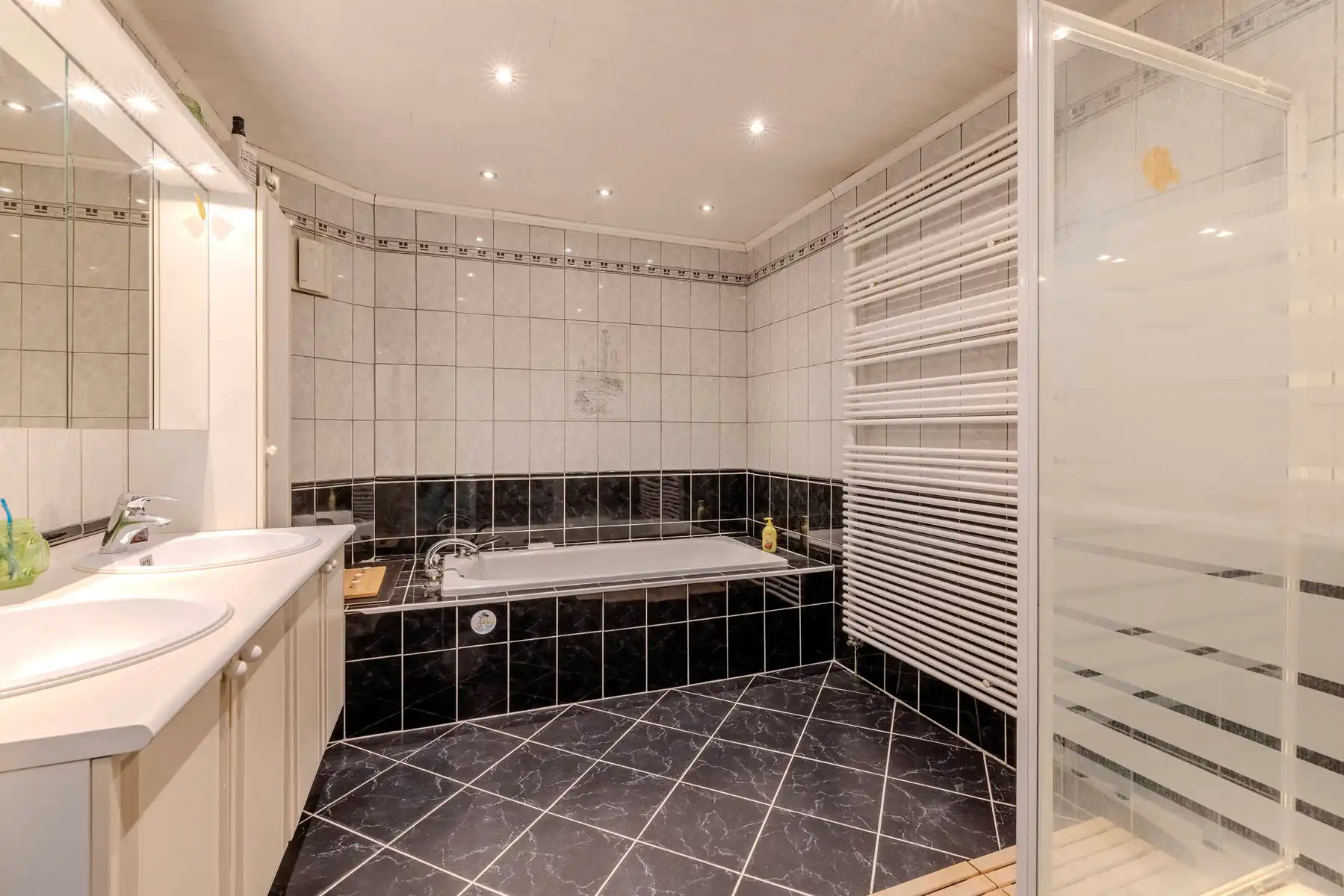 Ruime woning op toplocatie foto 13