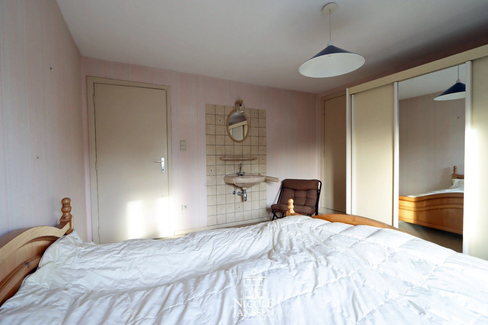 Verrassend ruim ingedeelde woning met tuin foto 28