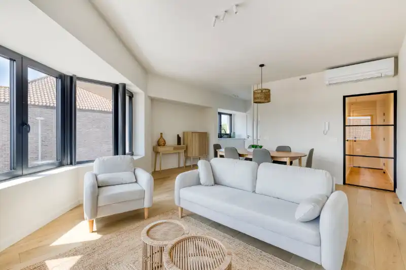 Stijlvol appartement  in hartje Zeveneken! foto 4